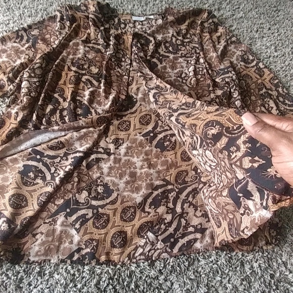 Beautiful button down blouse - Picture 5 of 7